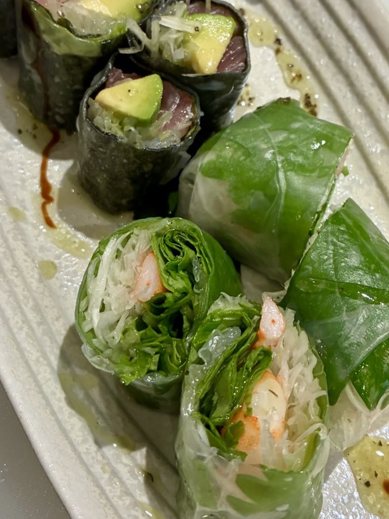天文館 居酒屋 家のじ のエビとマグロの生春巻き 二種仕立て